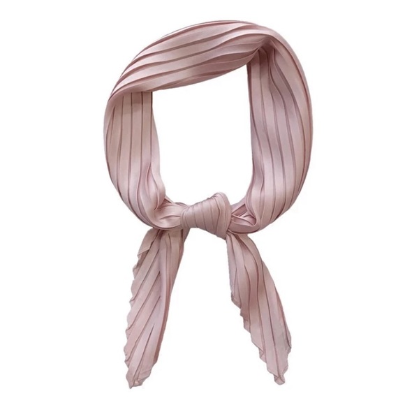 💕Last One Pink Silky Pleated Scarf - Picture 4 of 5
